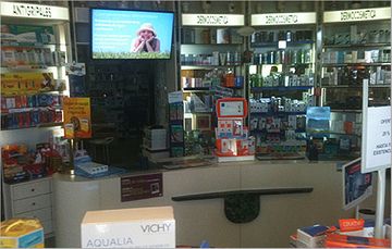 Farmacia Martínez de la Concha mostrador de productos
